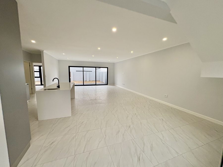 To Let 4 Bedroom Property for Rent in Sandown Western Cape